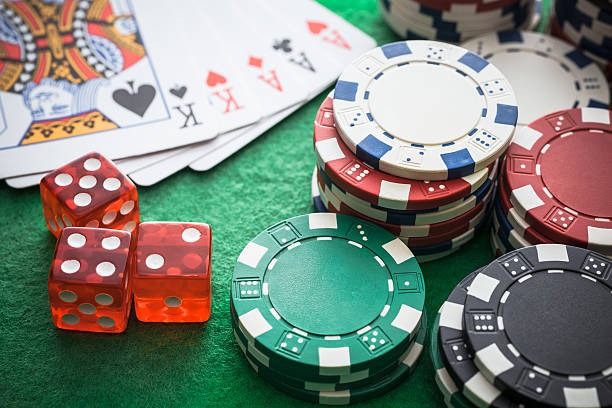 epicwin slot platform interface showing sportsbook markets, live-dealer tables, and slot games